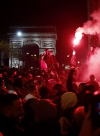 Oslavy v ulicích Paříže po postupu Francie do finále mistrovství světa