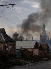 Domy v Bachmutu zasažené ruskými útoky