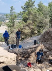 Expedice Tel Azeka je největší archeologickou akcí v Izraeli a pro studenty je to prý jedinečná praxe