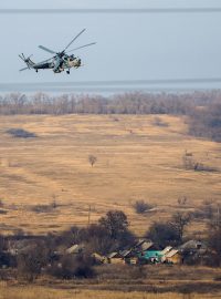 Ruský vrtulník Mi-28 nad Luhanskou oblastí