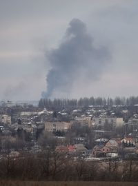 Kouř nad ukrajinským městem Bachmut