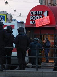 Útok se odehrál v kavárně Street Food Bar na Univerzitním nábřeží v centru Petrohradu