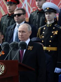 Ruský prezident Vladimir Putin při vojenské přehlídce v Moskvě