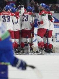 Čeští hokejisté vstoupili do mistrovství světa v Rize výhrou nad Slovenskem 3:2, na níž se dvěma góly podílel útočník Lukáš Sedlák