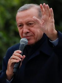 Staronový prezident Recep Tayyip Erdogan poděkoval voličům