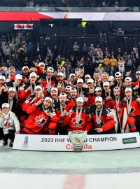 Hokejisté Kanady ovládli letošní mistrovství světa v Tampere a Rize