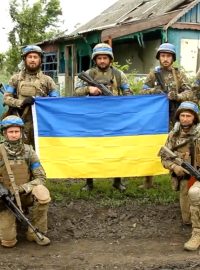 Ukrajinské síly v dobyté vesnici Storoževe v Doněcké oblasti
