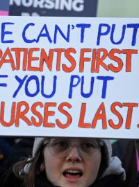 Tisíce mladých lékařů v Anglii budou stávkovat  za vyšší platy.