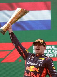 Max Verstappen si dojel pro 42. vítězství ve formuli 1