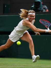 Marie Bouzková vybojovala ve Wimbledonu postup do osmifinále. V něm narazí na Markétu Vondroušovou