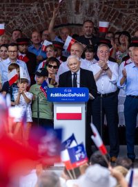 „Sbírání hub je součástí naší svobody a my si je nenecháme vzít!“ hřímal předseda vládní PiS Jarosław Kaczyński