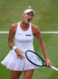 V osmifinále Wimbledonu v českém souboji zvítězila Markéta Vondroušová nad Marií Bouzkovou