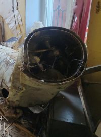 Zbytky střely Kalibr v domě zničeném při ruském útoku na Oděsu