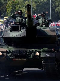 Vojenská přehlídka během Dne polské armády 15. srpna 2023