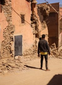 Dům poničený zemětřesením v městě Amizmiz v Maroku