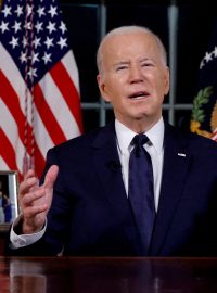 Americký prezident Joe Biden v Oválné pracovně Bílého domu ve Washingtonu v hlavním vysílacím čase promlouvá k národu o svém přístupu ke konfliktu mezi Izraelem a Hamásem, humanitární pomoci v Gaze a pokračující podpoře Ukrajiny ve válce s Ruskem