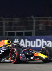 Max Verstappen vyhrál kvalifikaci na závěrečnou Velkou cenu Abú Zabí formue 1