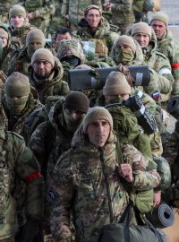 Ruští vojáci míří z cvičení v Čečensku rovnou na frontu na Ukrajině