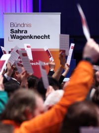 Delegáti hlasují na ustavujícím sjezdu nové německé strany Aliance Sarah Wagenknechtové BSW v Berlíně
