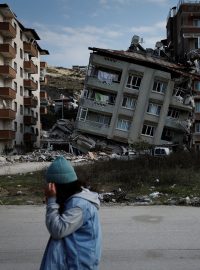 Poškozené budovy v turecké Antakyi v provincii Hatay rok po zemětřesení