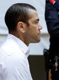 Slavný brazilský fotbalista Dani Alves byl odsouzen ke čtyřem a půl letům vězení za sexuální napadení
