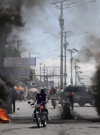 Na Haiti předminulý týden vypukla vzpoura několika zločineckých gangů, které se spojily ve snaze svrhnout Henryho vládu