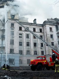 Poškozená budova v Kyjevě