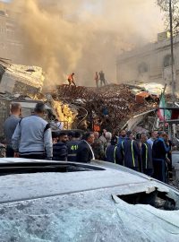 Stoupající kouř po útoku na budovu poblíž íránského velvyslanectví v Damašku