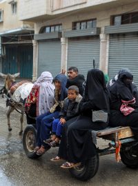 Lidé utíkají z Rafahu