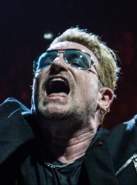 Člen kapely U2 kytarista Bono. Kapela začíná turné k 30. výročí natočení desky The Joshua Tree.