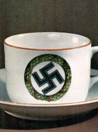 Když se NSDAP dostala k moci, její vůdci doporučovali pít kávu bez kofeinu, protože ten považovali za jed. Pití takové kávy bylo součástí státní politiky, která měla uchovat zdraví árijské populace.