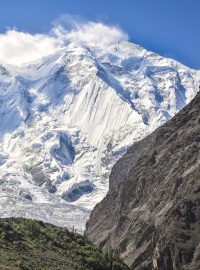 Pákistánská hora Rakapoši, s vrcholem ve výšce 7788 metrů.
