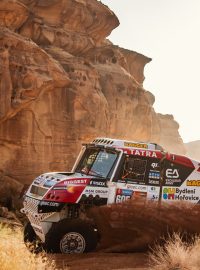 Vůz nizozemského jezdce Pascala de Baara na trati Rallye Dakar 2024