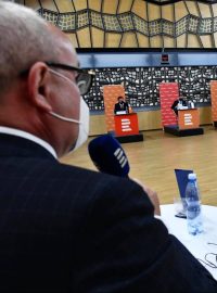 Poslední předvolební superdebatu Českého rozhlasu moderuje Jan Pokorný.
