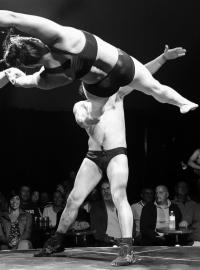 Kanadský soubor nového cirkusu Cirque Alfonse  - představení Barbu