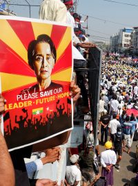 Protesty proti vojenskému puči ve druhém největším městě Mandalaj