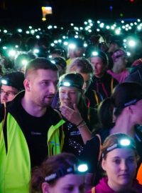 Účastníci Nočního běhu pro Světlušku v roce 2018.