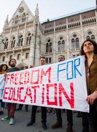 Maďarští studenti v minulosti už několikrát protestovali proti zásahům vlády na proti akademii, fotografie z roku 2017