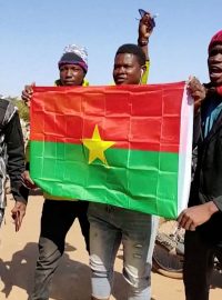 Lidé podporovali armádní vzbouřence v hlavním městě Ouagadougou