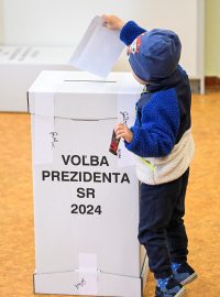 Slováci volí od sobotního rána prezidenta