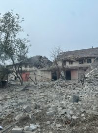 Zničeno je i mnoho domů ve městě