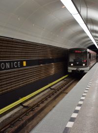Stanice metra linky B v Jinonicích byla 23. srpna otevřena po rekonstrukci