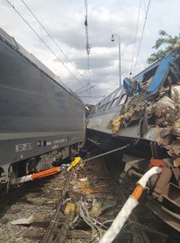 V Němčicích se srazil osobní vlak s lokomotivou