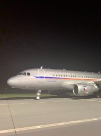 Armádní letoun, který přepravuje Čechy a jejich spolupracovníky z Afghánistánu