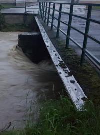 Velička na Hodonínsku dosáhla v obci Velká nad Veličkou třetího povodňového stupně.