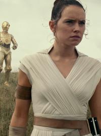 Daisy Ridleyová, Oscar Isaac a John Boyega ve snímku Star Wars: Vzestup Skywalkera