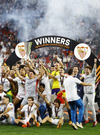 Fotbalisté Sevilly popáté vyhráli Evropskou ligu