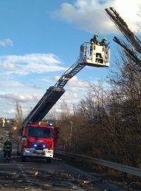 V Praze hasiči zasahovali u devíti případů, které souvisí se silným větrem
