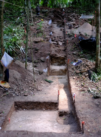 Archeologické sondy odhalující hřiště pro rituální míčovou hru