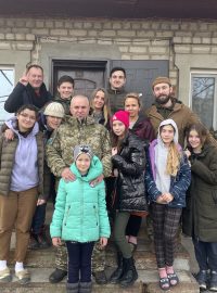 Do 24. února se vesnice Pionýrské nacházela pod ukrajinskou kontrolou. Leží pár kilometrů na východ od Mariupolu. Na konci února toto území zabrala ruská armáda